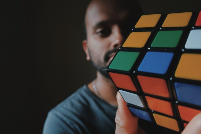 Das Lösen des Rubiks Cube: Ein Training für das Gehirn